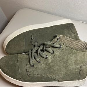 Toms booties dark green olive size 8 in women